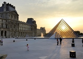 louvre pyramid paris guidebook